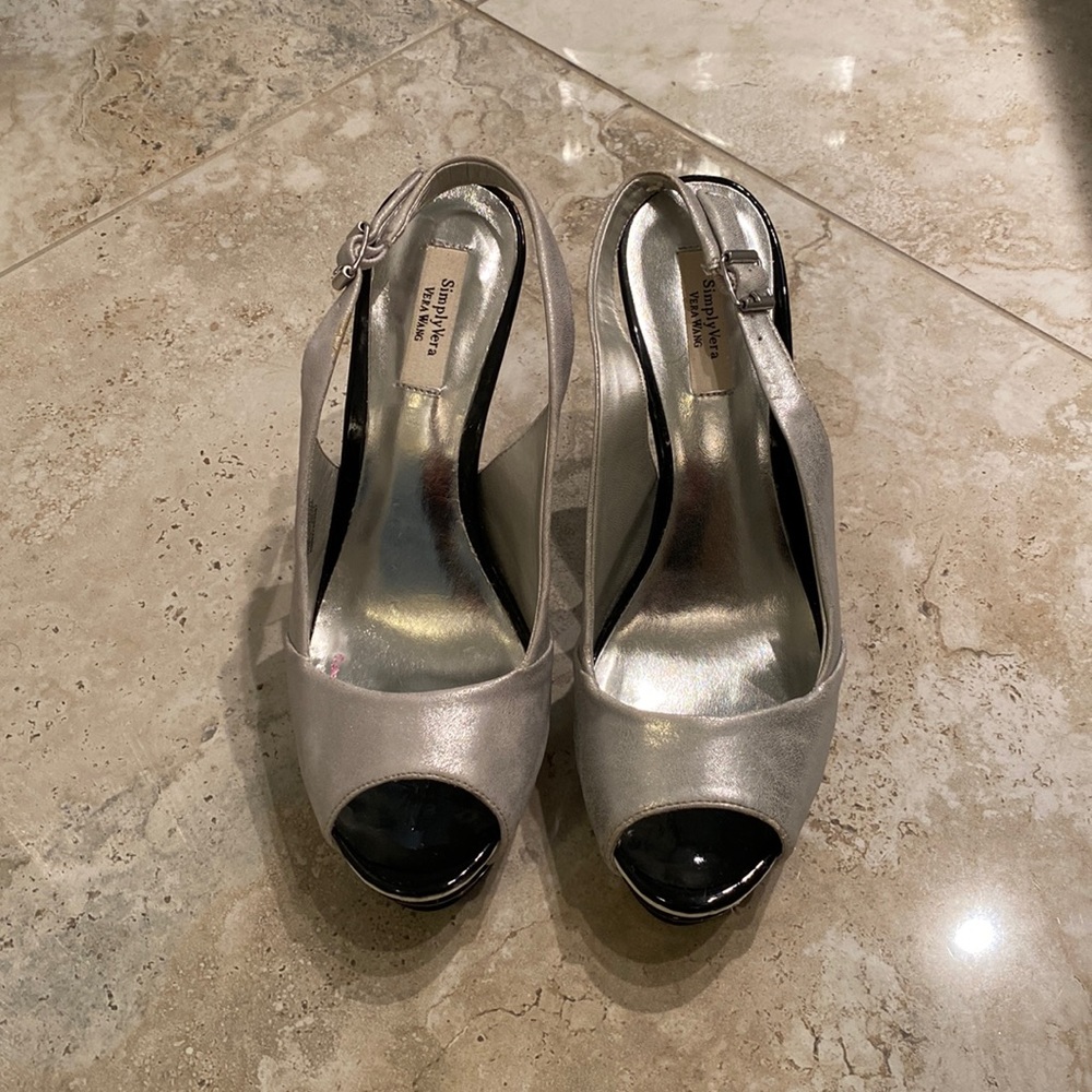 Simply Vera Vera Wang Silver/Black peep toe pumps.